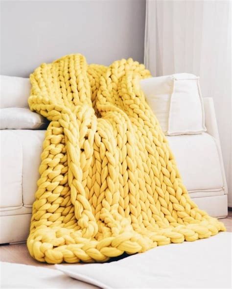 24 Easy DIY Chunky Knit Blankets That Are All the Rage