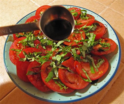 Seasonal Eating: Tomatoes with Basil and Balsamic