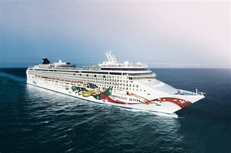 Norwegian Jewel Cruise: Expert Review (2023)