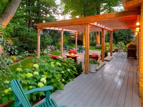 20 Outdoor Structures That Bring the Indoors Out | HGTV