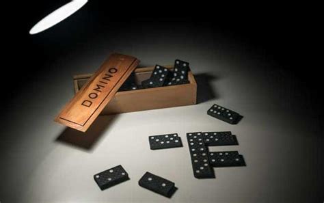 Dominoes Strategy: How to Master the Game