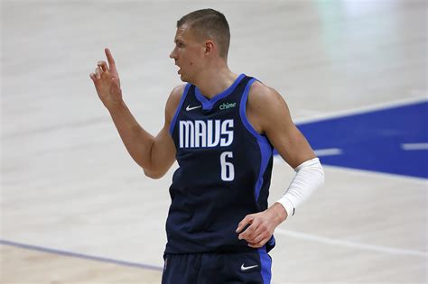 Dallas Mavericks: Considering 5 possible Kristaps Porzingis trades