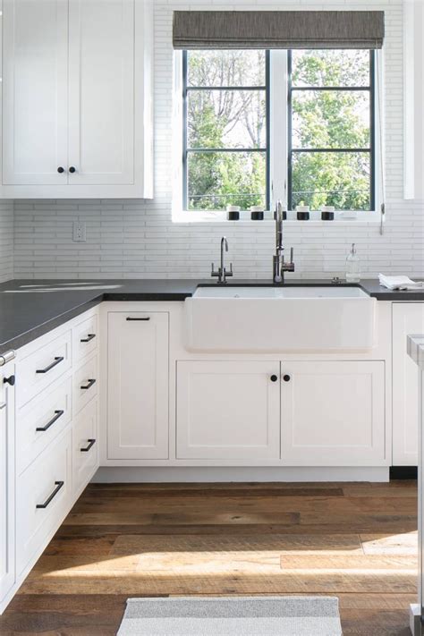 35 + White Kitchen Cabinets With Black Hardware | Countertopsnews