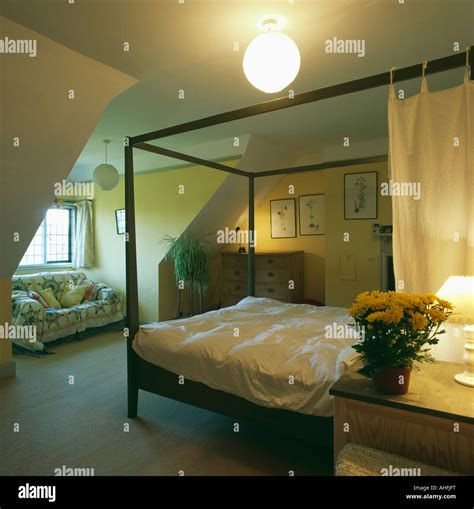 Fourposter bed Banque de photographies et d’images à haute résolution - Alamy
