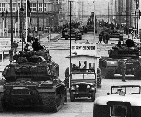 The standoff at Checkpoint Charlie: Soviet tanks facing American tanks, 1961 - Rare Historical ...