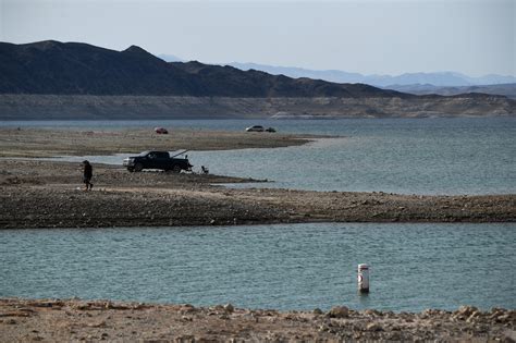 US mega drought makes boating rough on Lake Mead