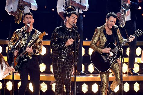 Grammys 2020: Jonas Brothers Perform 'What a Man Gotta Do'