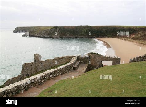 Barafundle bay beach stackpole wales hi-res stock photography and images - Alamy