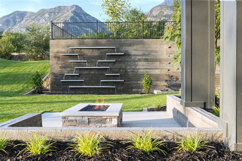 49 Amazing Outdoor Water Walls For Your Backyard - DigsDigs