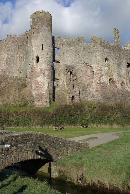 Laugharne Castle © Alan Hughes :: Geograph Britain and Ireland