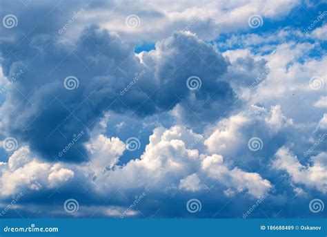 Cielo Celestial Con Fondo De Nubes Blancas Imagen de archivo - Imagen de ambiente, nadie: 186688489