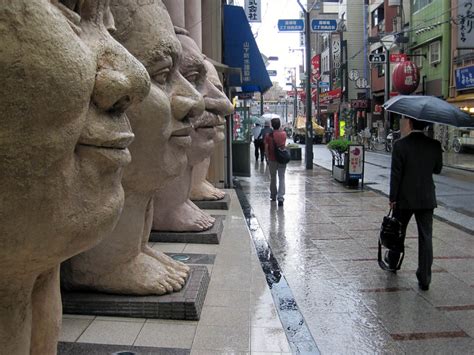 Dotonbori Hotel Osaka - Giant Welcoming Sculptures