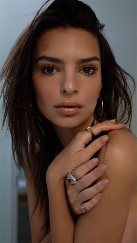 EMILY RATAJKOWSKI – Instagram Pictures 12/19/2018 – HawtCelebs