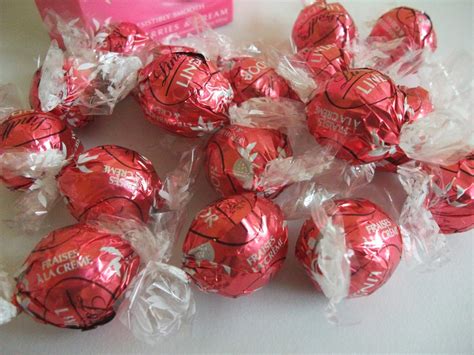 Lindt Lindor Strawberries & Cream (Limited Edition) Review