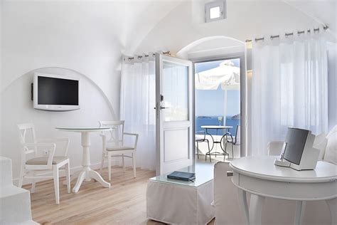 Katikies Hotel Blends Santorini’s Magical...