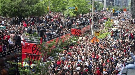 Huge crowds pack downtown Toronto for championship parade | NBA.com