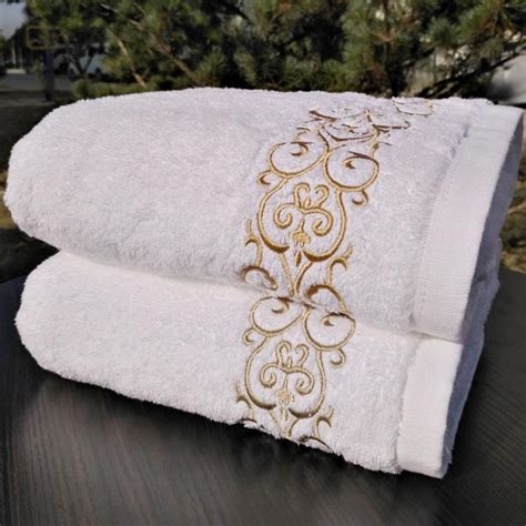 White Luxury Bath Towels | semashow.com