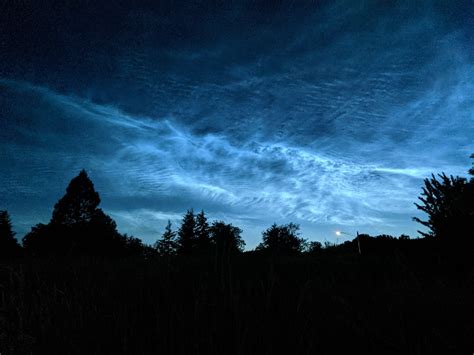 Noctilucent clouds invade the USA as far south as Freedom, Oklahoma and ...