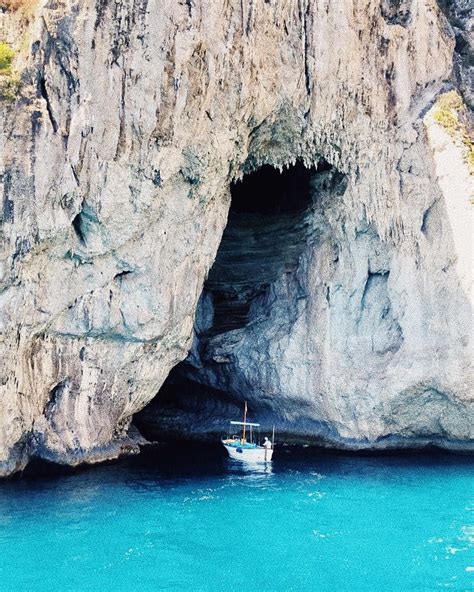 Blue Cave Capri Italy / Capri, Italy - Grotta Azzurra - The Blue Grotto Capri ... / Your capri ...