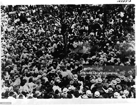 Large crowd watching the lynching of Jesse Washington, 18-year old.... News Photo - Getty Images