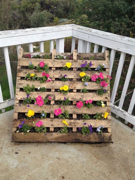 20+ Affordable Pallet Raised Flower Bed For Stunning Front Yard Inspiration | Raised flower beds ...