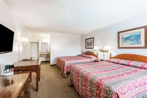 TRAVELODGE BY WYNDHAM CAPE COD AREA $76 ($̶1̶3̶2̶) - Prices & Motel ...