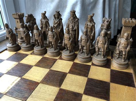 “Knight’s Wood Carved” Chess Set – Chess Collecting