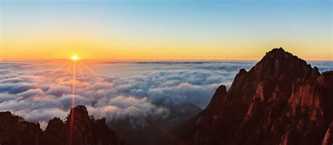 Watch Huangshan Sunrise While Hiking the Yellow Mounatin 2024