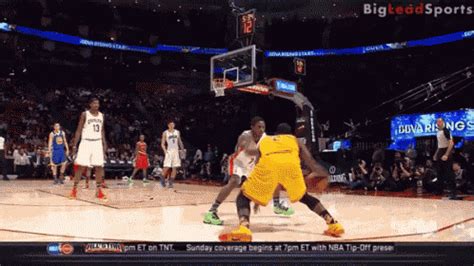 Kyrie Irving GIF - Kyrie Irving Crossover - Discover & Share GIFs