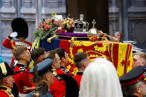 Queen Elizabeth’s Funeral Flowers Had a Poignant Meaning Behind Them ...