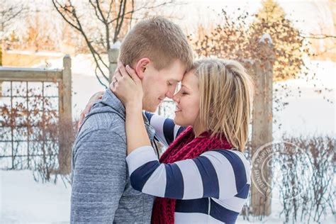 Centennial Lakes Park Engagement Photos | Carina Photographics