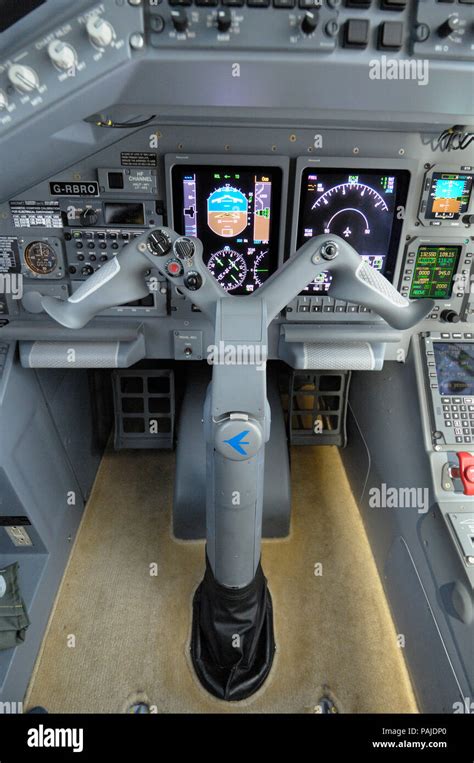 control-yoke and instruments in an Embraer Legacy 600 cockpit Stock Photo - Alamy