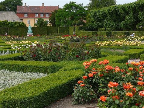 Castle, Rose Garden, Rosenborg Castle, Denmark #castle, #rosegarden, # ...