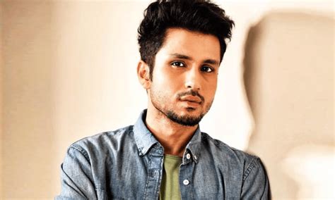 Amol Parashar: Theatre easiest medium for exploration - Telugu Bullet