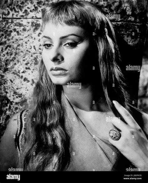 Sophia loren two nights with cleopatra Black and White Stock Photos & Images - Alamy