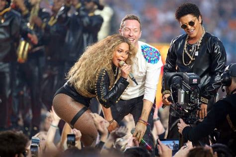 Review: It’s Coldplay, Starring Beyoncé, at Super Bowl Halftime Show ...