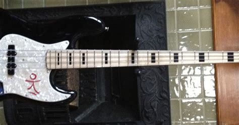 Rush News from Power Windows: Auction: Autographed Geddy Lee Signature Fender Jazz Bass to ...