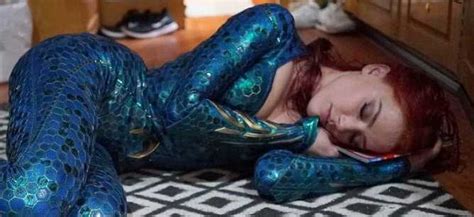 AQUAMAN 2 Star Amber Heard Takes A Nap In Her Mera Costume In Throwback ...