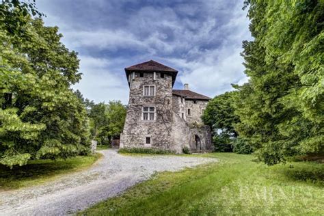 €1.768m Annecy, FRANCE. 17th Century Castle - Castleist