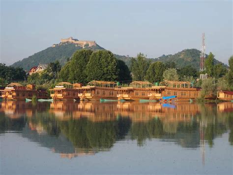 Dal Lake’s century-old houseboats to get a makeover!, Jammu And Kashmir ...