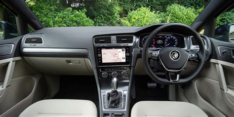 Volkswagen Golf Interior & Infotainment | carwow