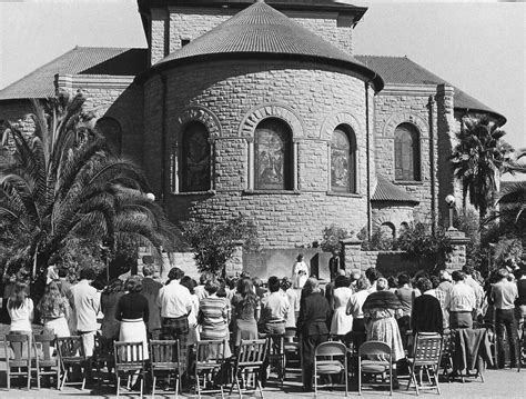 Suspect in 1974 Stanford church slaying kills himself, police say