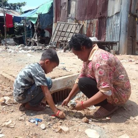 In the slums of Phnom Penh, the fight against precariousness is growing! - Planète Enfants ...