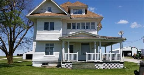 Iowa's free farmhouse finds a new home