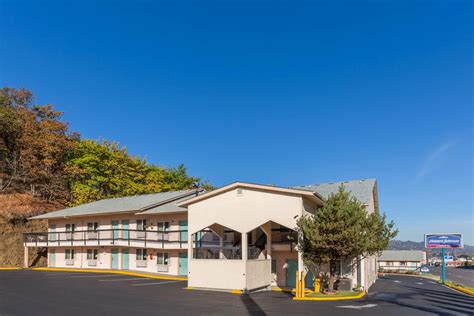 Howard Johnson by Wyndham Roseburg | Roseburg, OR Hotels