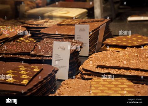 Swiss chocolate shop in town of Lucerne, Switzerland Stock Photo - Alamy