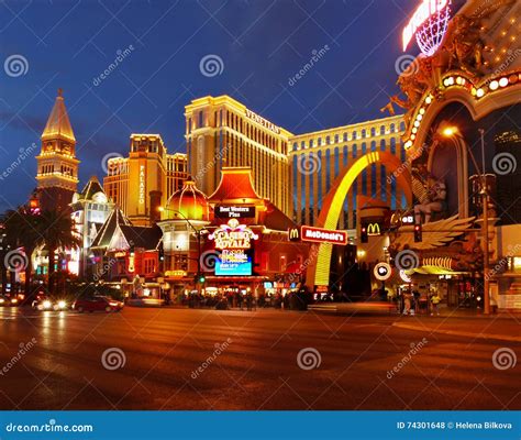 Las Vegas Nightlife Along The Famous Strip Editorial Photo | CartoonDealer.com #46596715