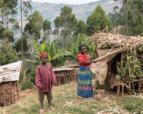 Little Wonders: The Pygmy Tribe of Cameroon - PILOT GUIDES