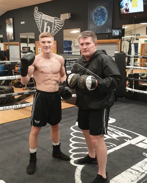 Watch as Ricky Hatton takes son Campbell Hatton on the pads, expects ...