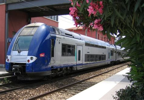 Getting around by train in the Nice Area | Nice Côte d'Azur CVB